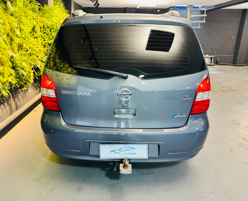 Nissan Grand Livina Cinza