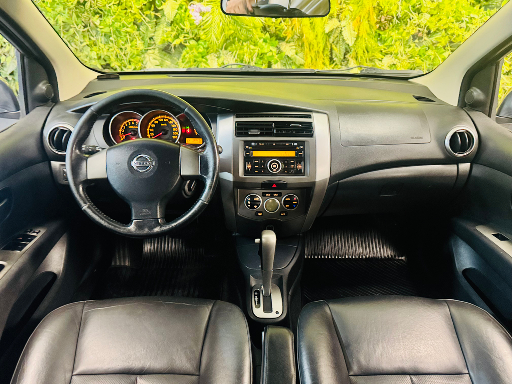 Nissan Grand Livina Cinza