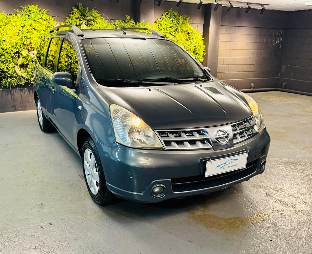 Nissan Grand Livina Cinza