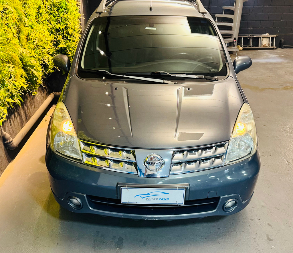Nissan Grand Livina Cinza