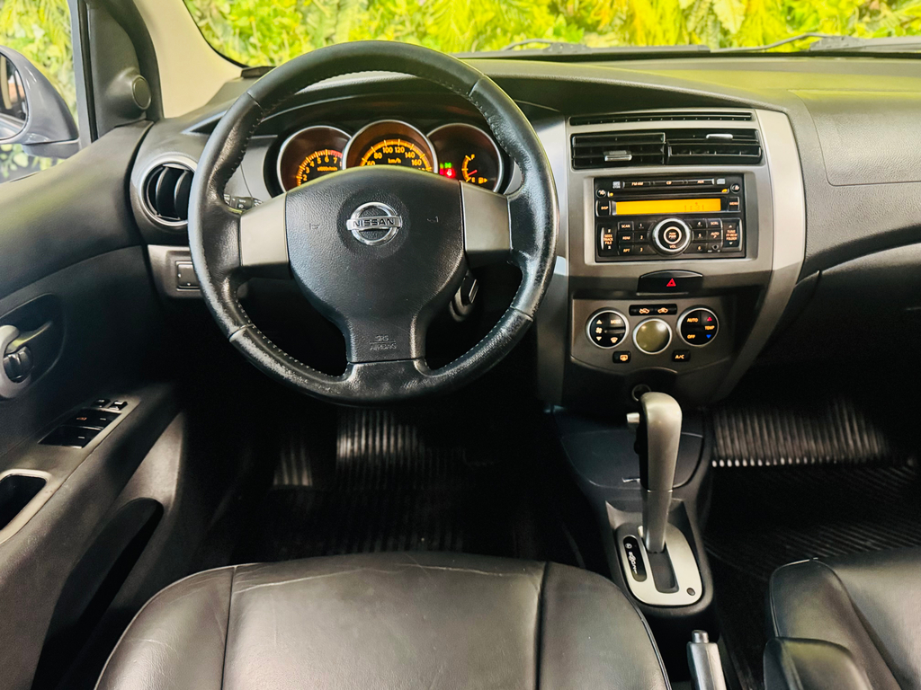 Nissan Grand Livina Cinza