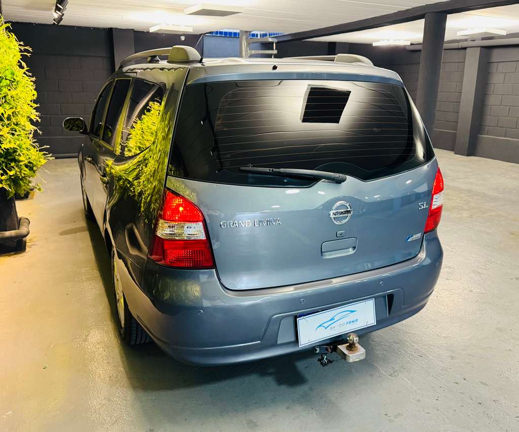 Nissan Grand Livina Cinza