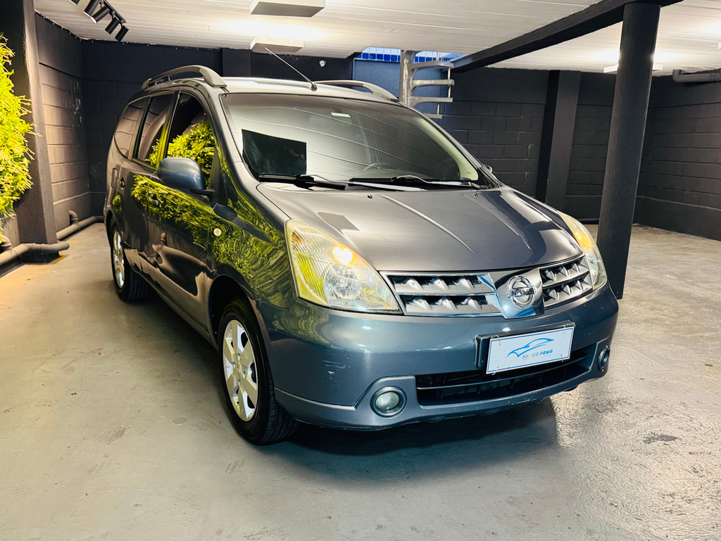 Nissan Grand Livina Cinza