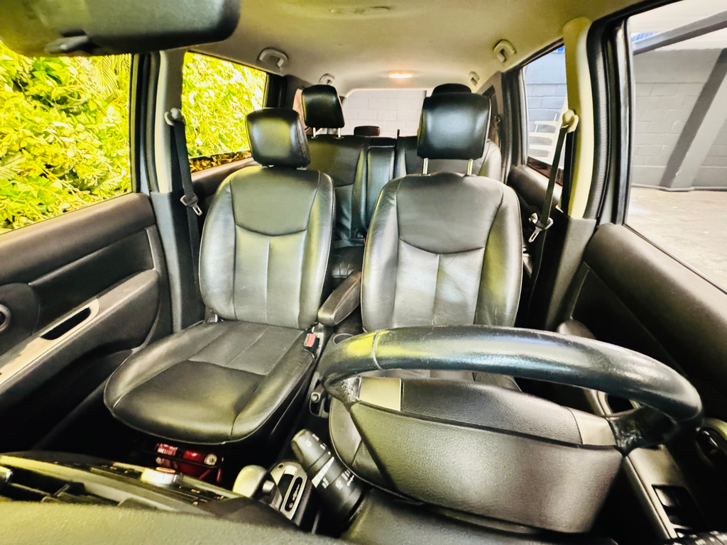 Nissan Grand Livina Cinza