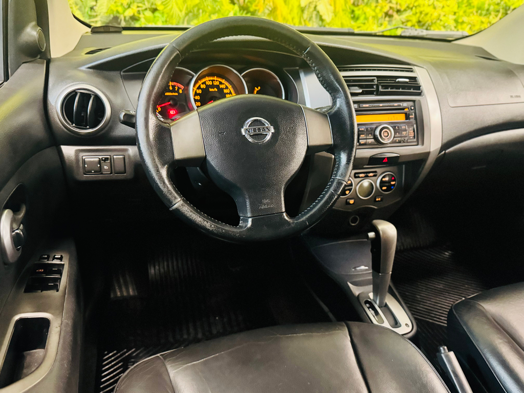 Nissan Grand Livina Cinza