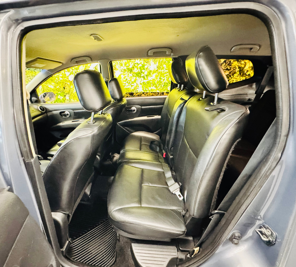 Nissan Grand Livina Cinza