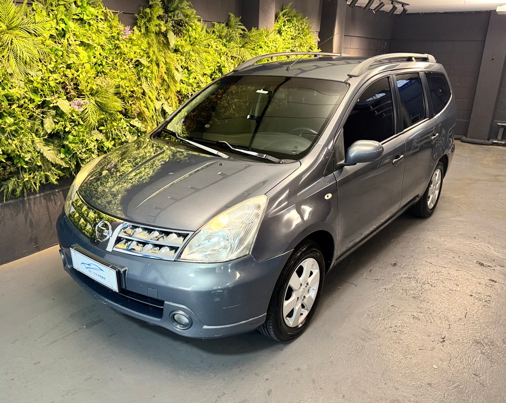 Nissan Grand Livina Cinza