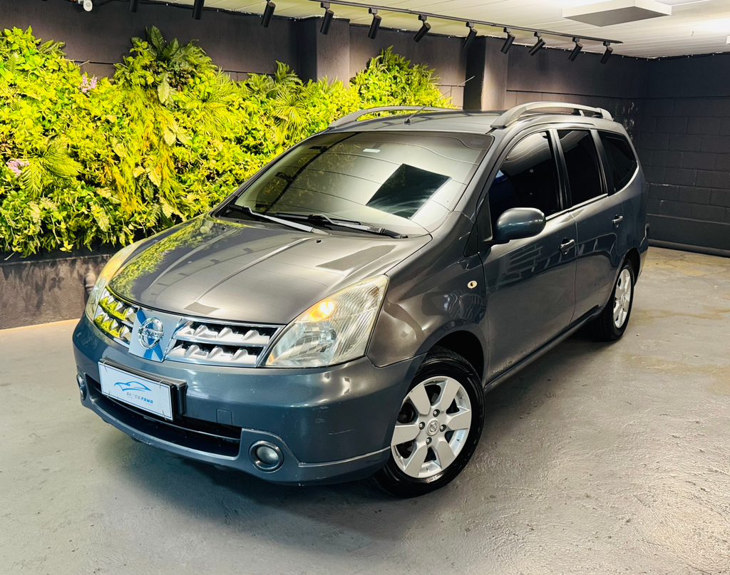 Nissan Grand Livina Cinza