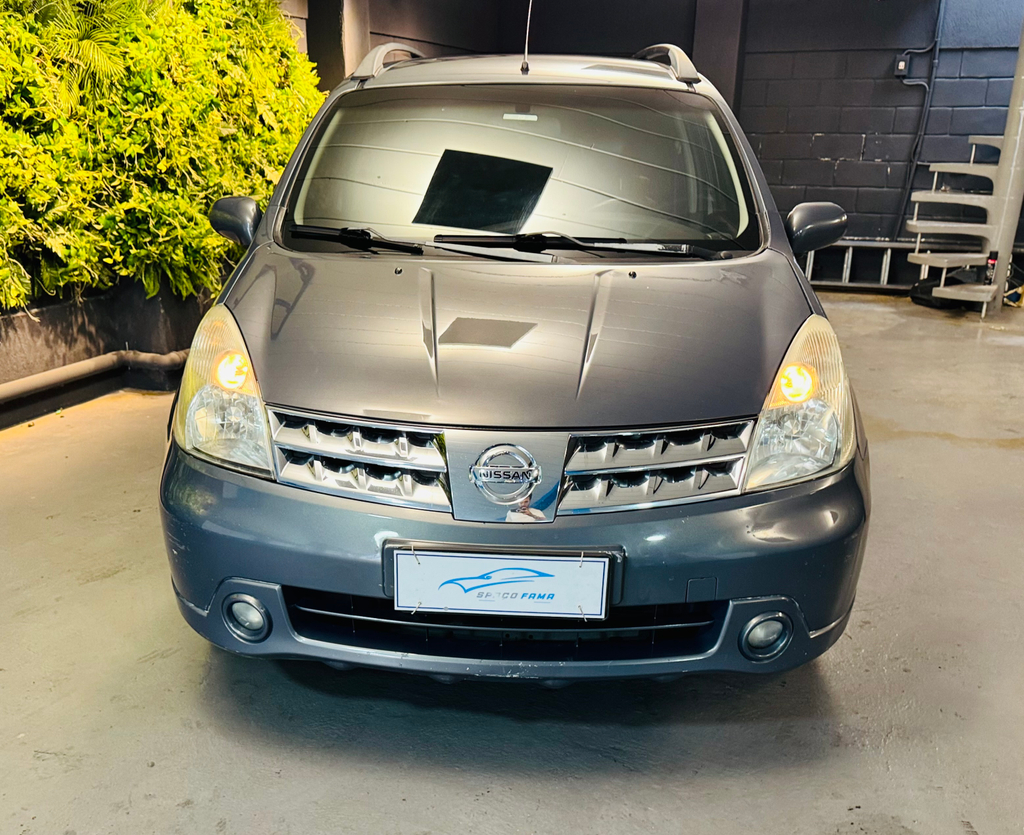 Nissan Grand Livina Cinza