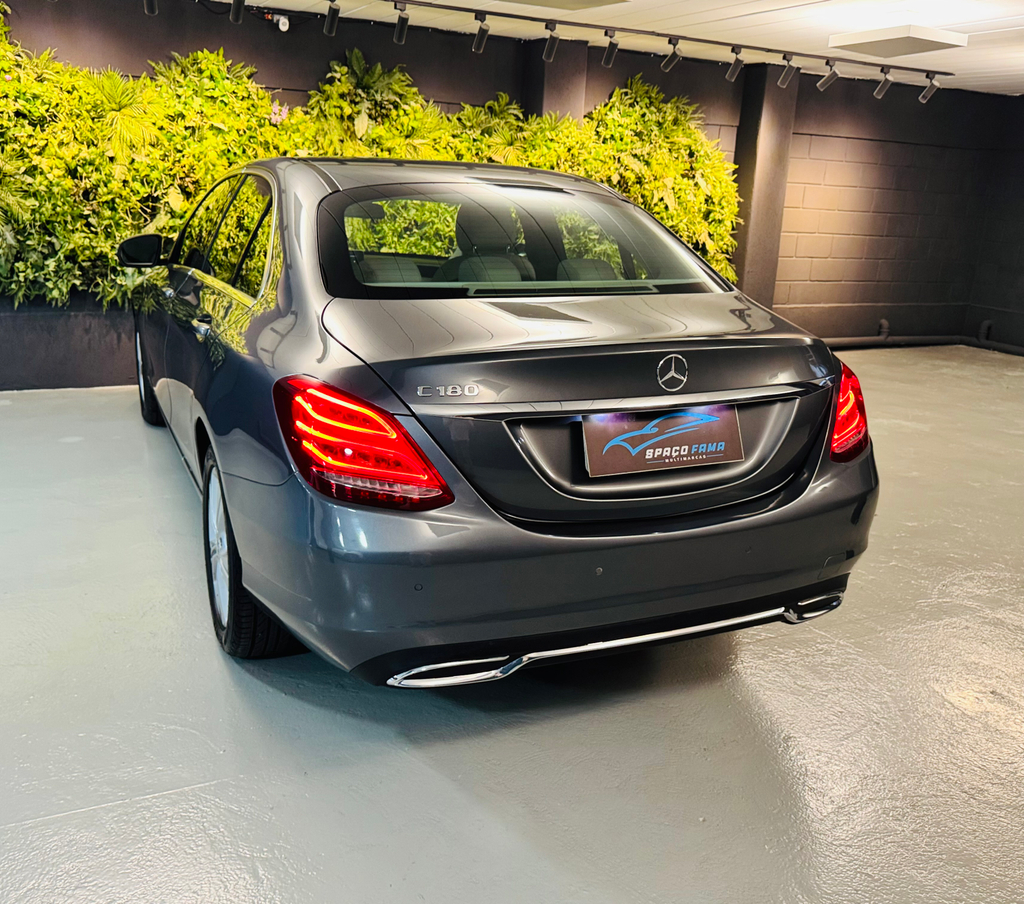 Mercedes Benz C-180 Cinza