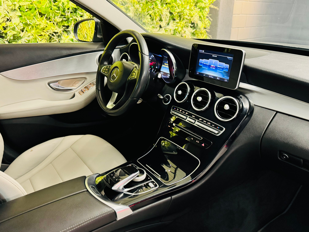 Mercedes Benz C-180 Cinza
