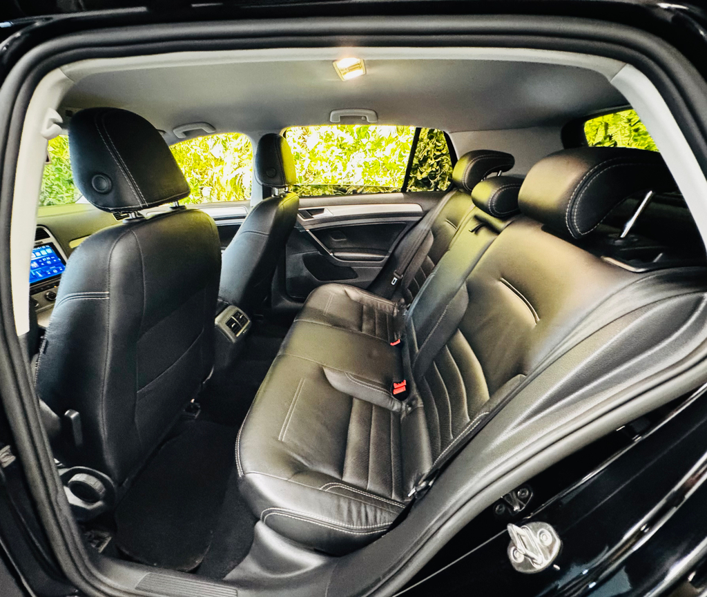 Volkswagen Golf Preto