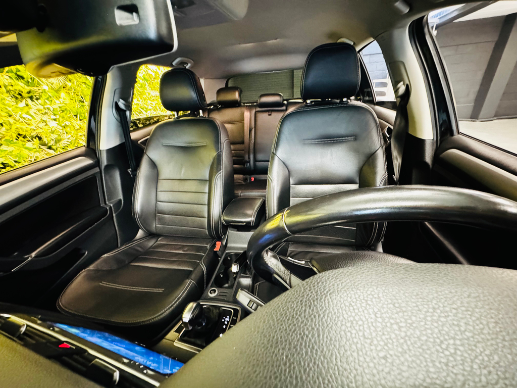 Volkswagen Golf Preto