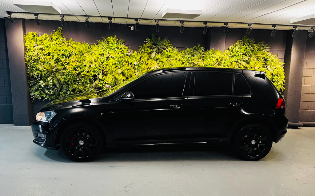 Volkswagen Golf Preto
