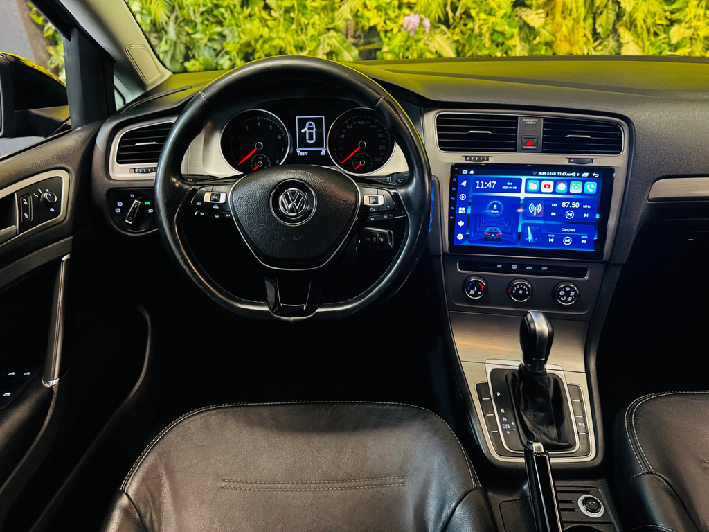Volkswagen Golf Preto