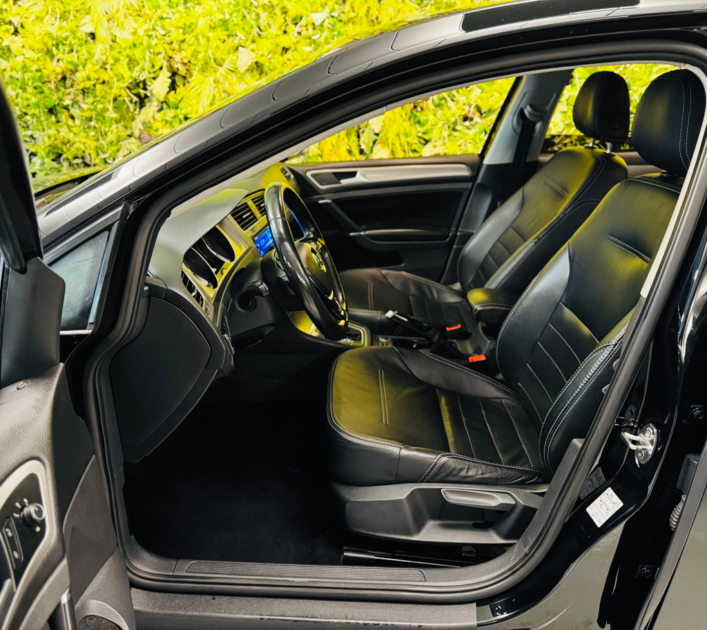 Volkswagen Golf Preto