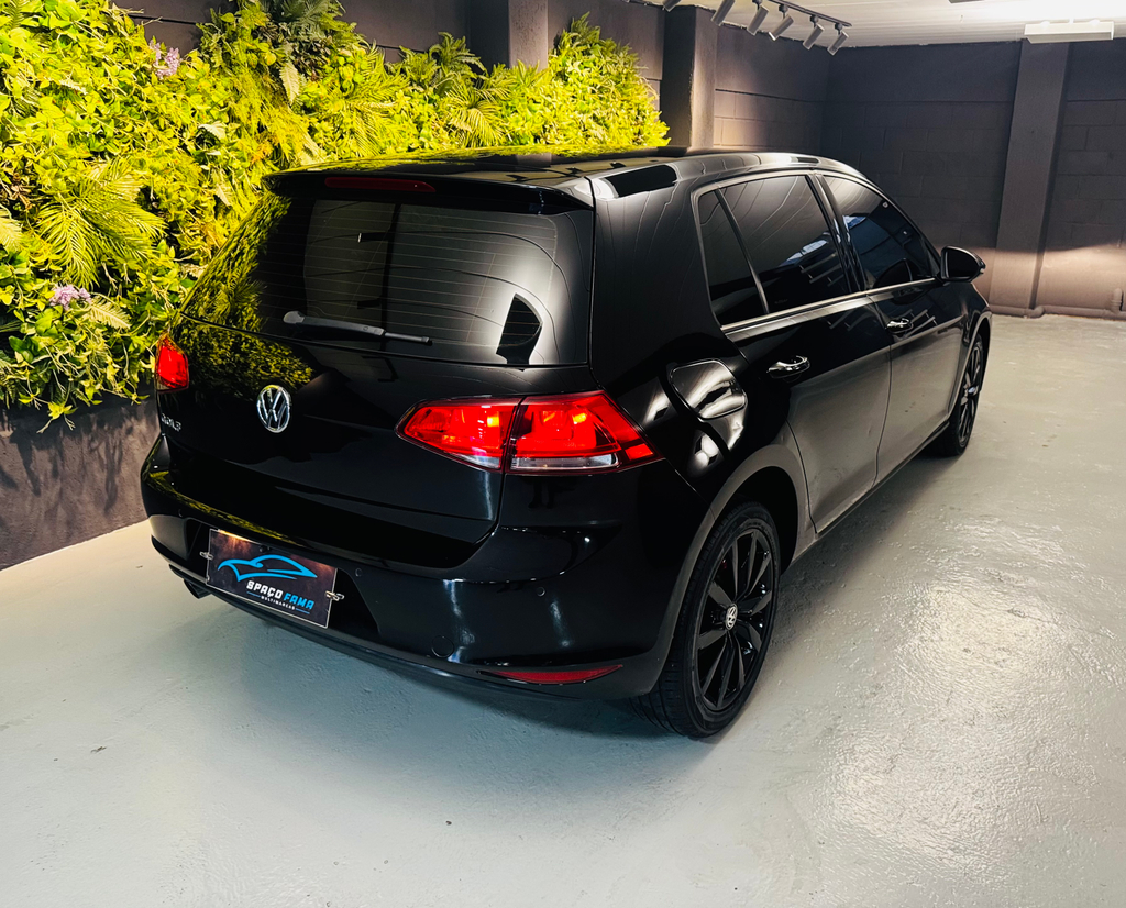 Volkswagen Golf Preto
