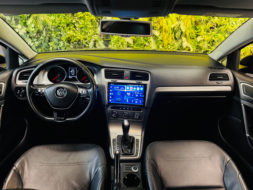 Volkswagen Golf Preto