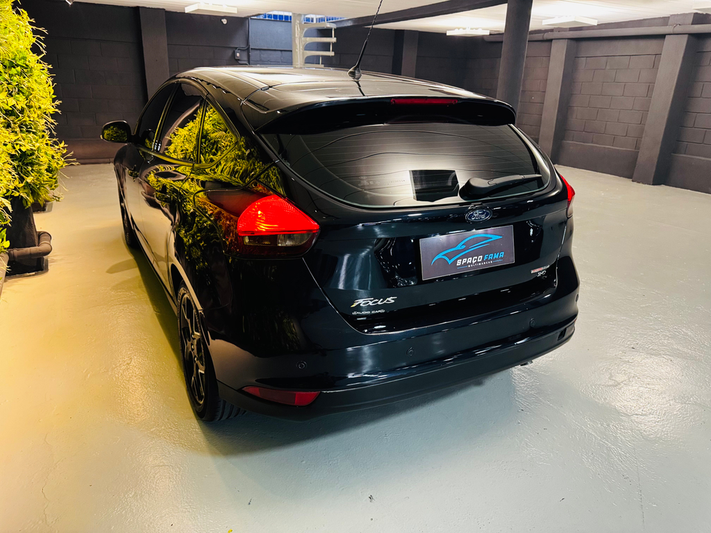 Ford Focus Preto