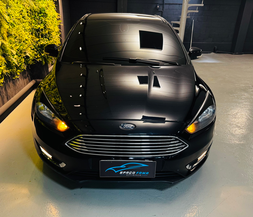 Ford Focus Preto