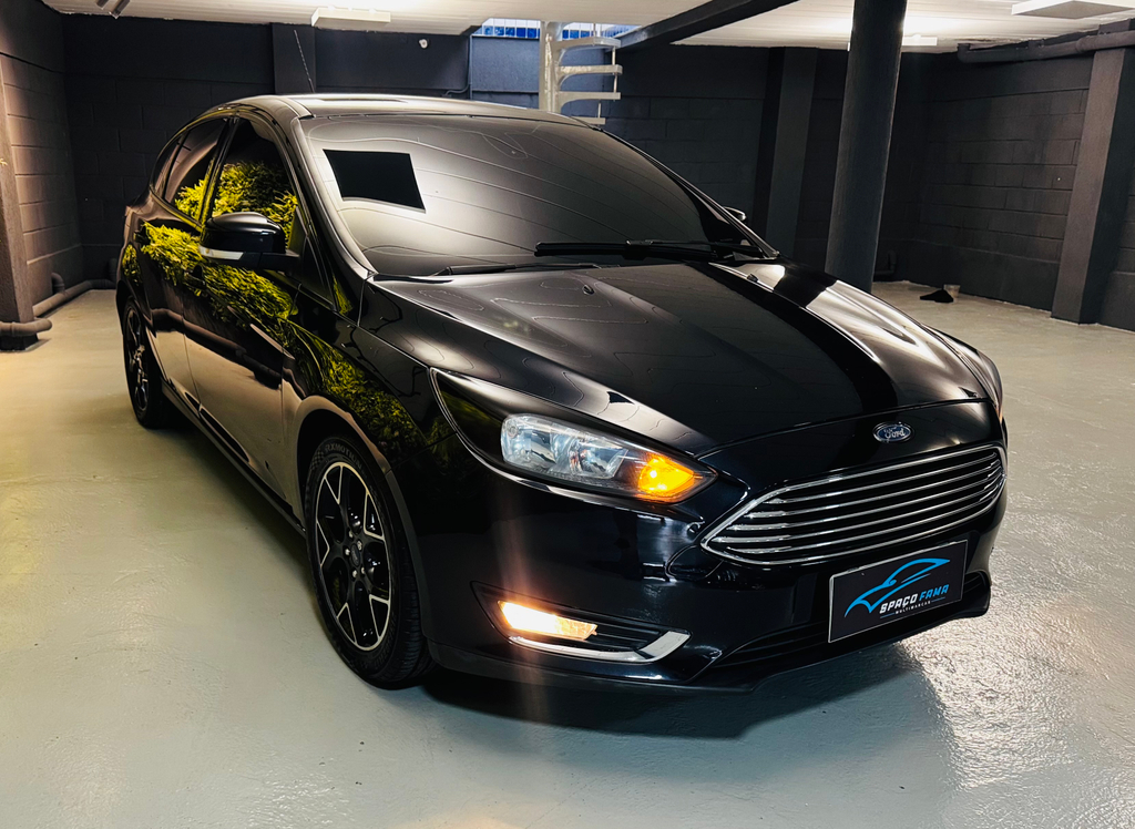 Ford Focus Preto