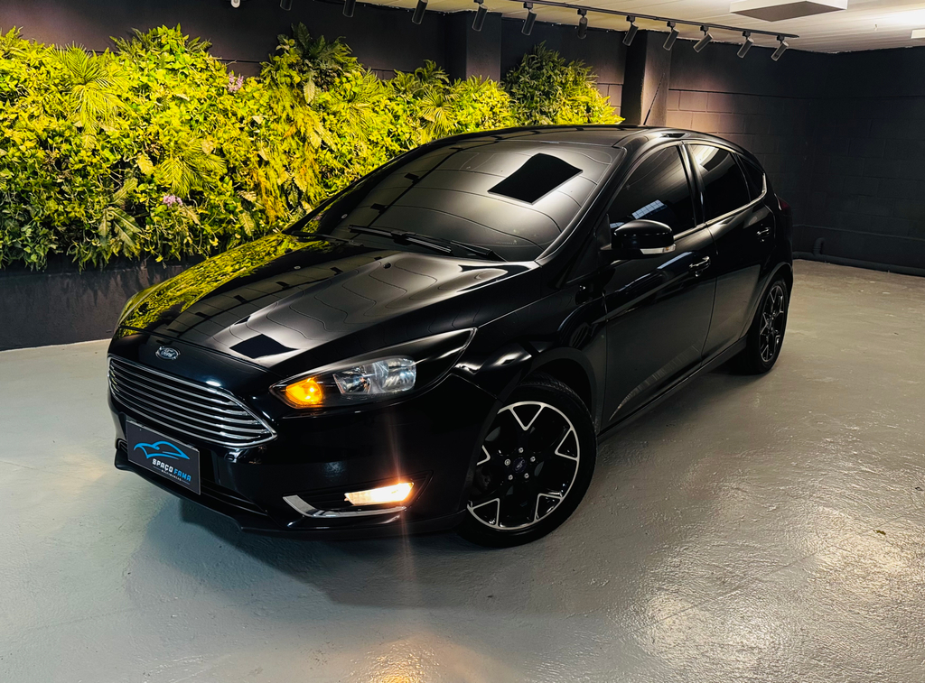 Ford Focus Preto