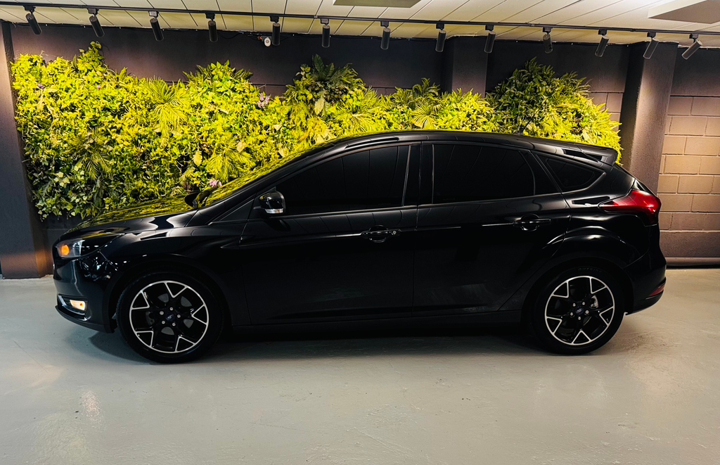 Ford Focus Preto