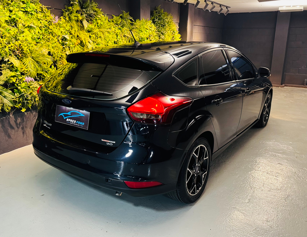 Ford Focus Preto