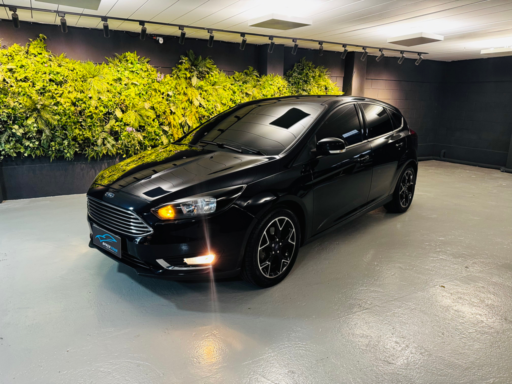 Ford Focus Preto