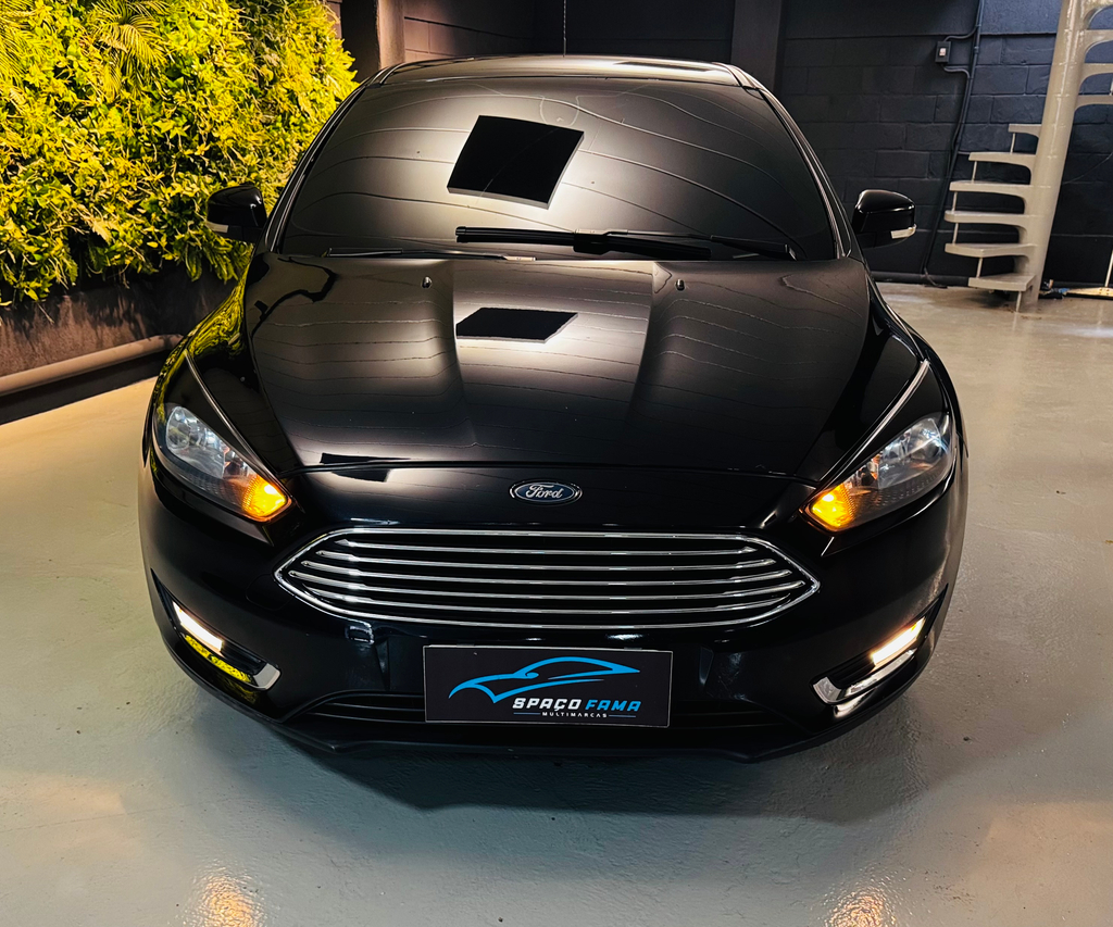 Ford Focus Preto