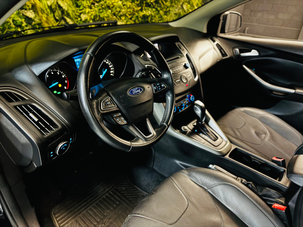 Ford Focus Preto