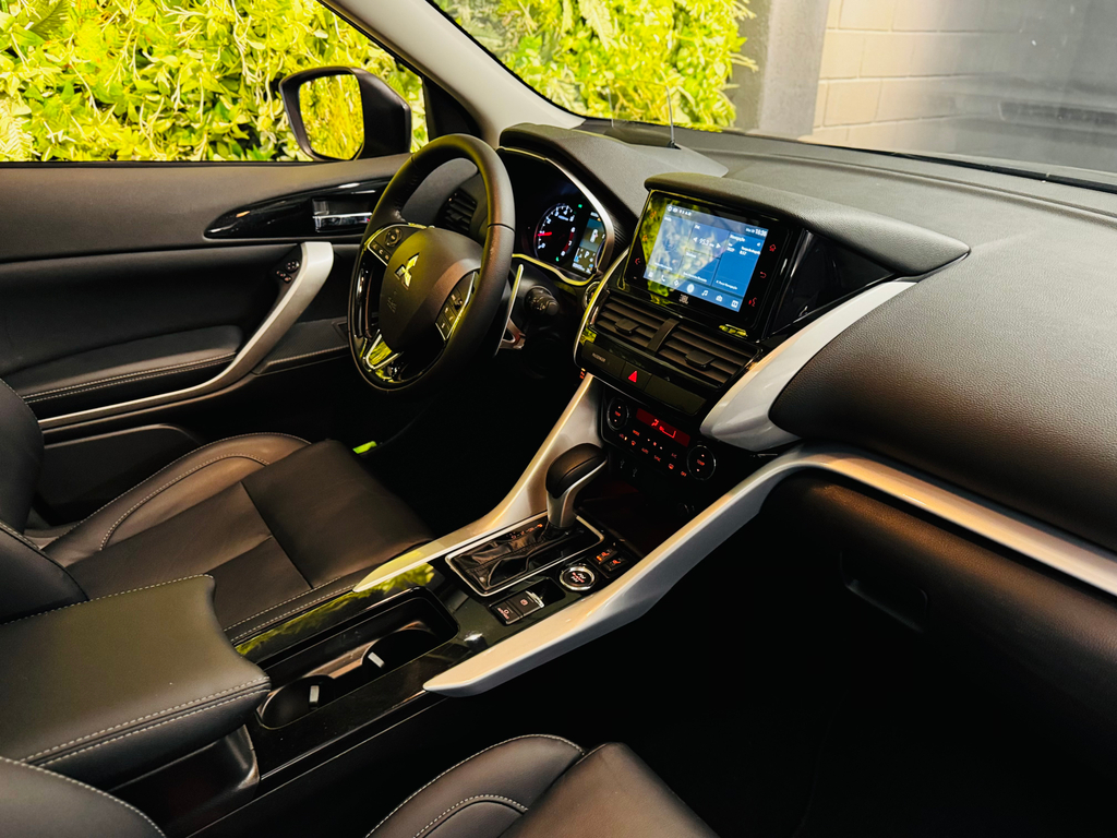 Mitsubishi Eclipse Cross Cinza