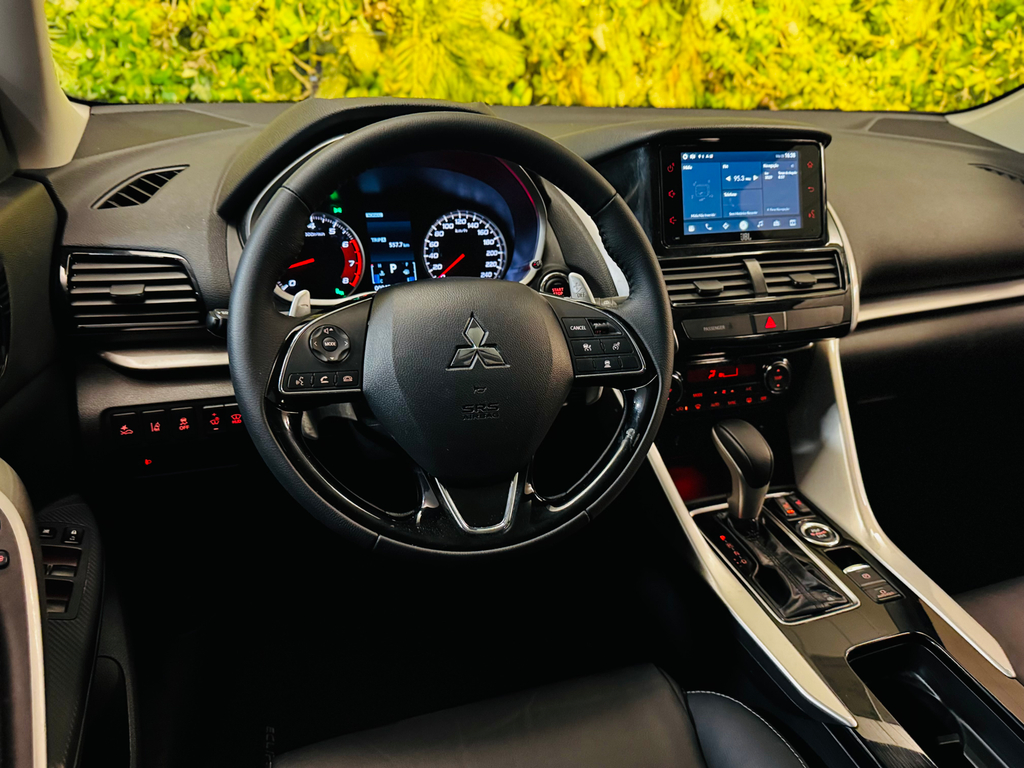 Mitsubishi Eclipse Cross Cinza