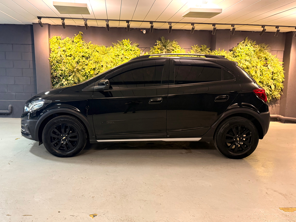 Chevrolet Onix Preto