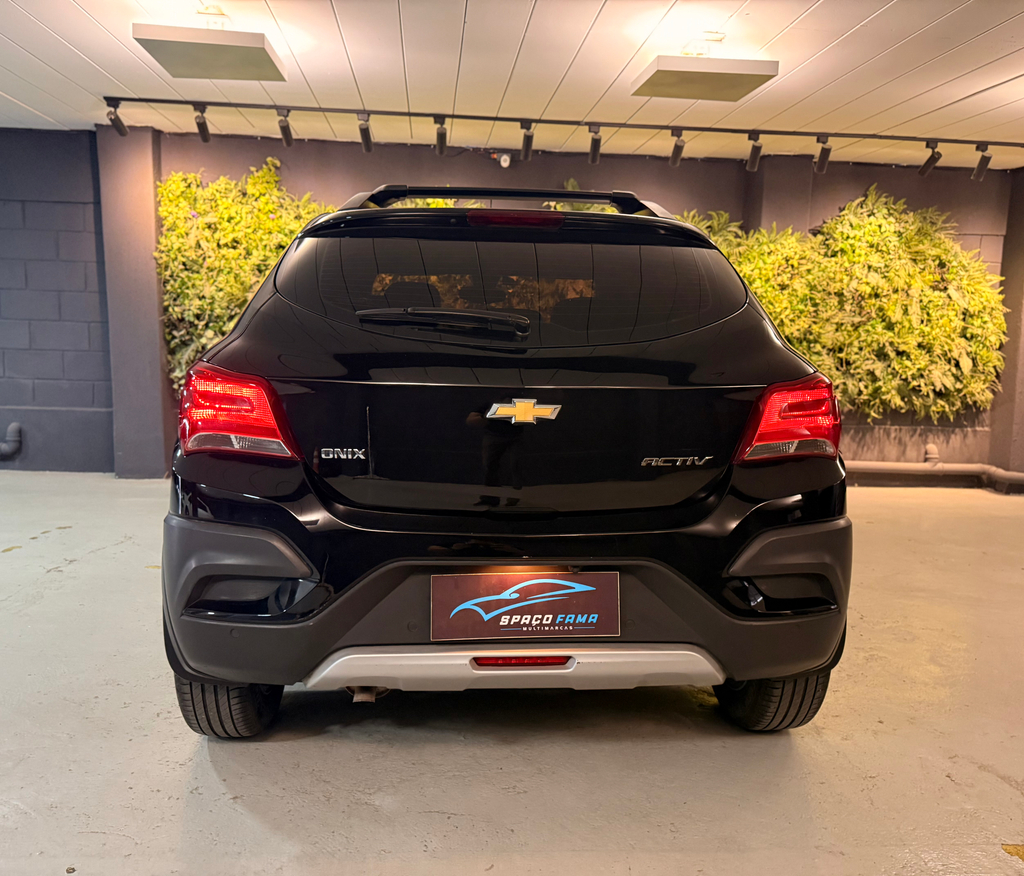 Chevrolet Onix Preto