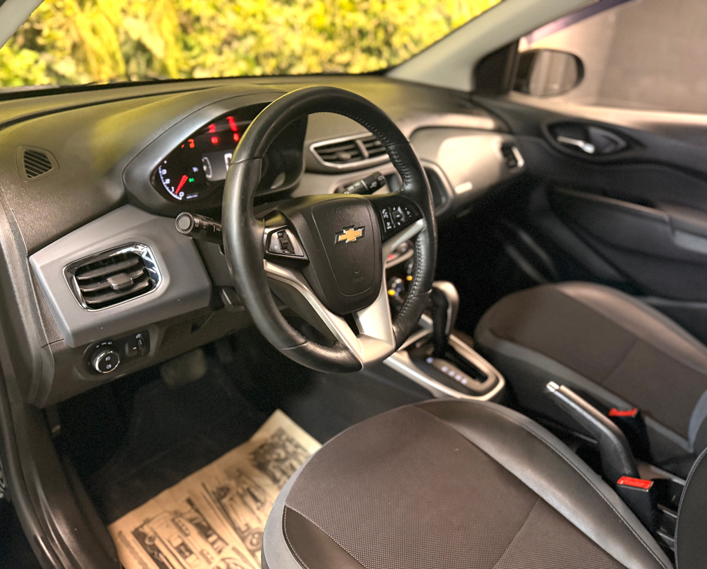 Chevrolet Onix Preto