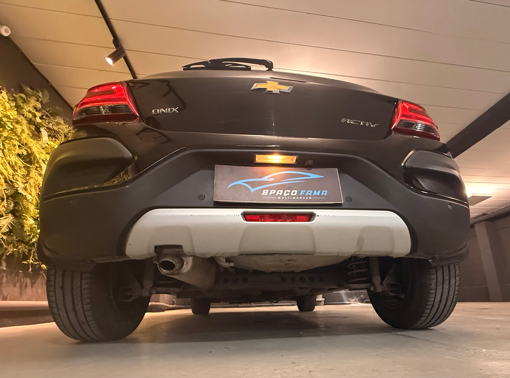 Chevrolet Onix Preto