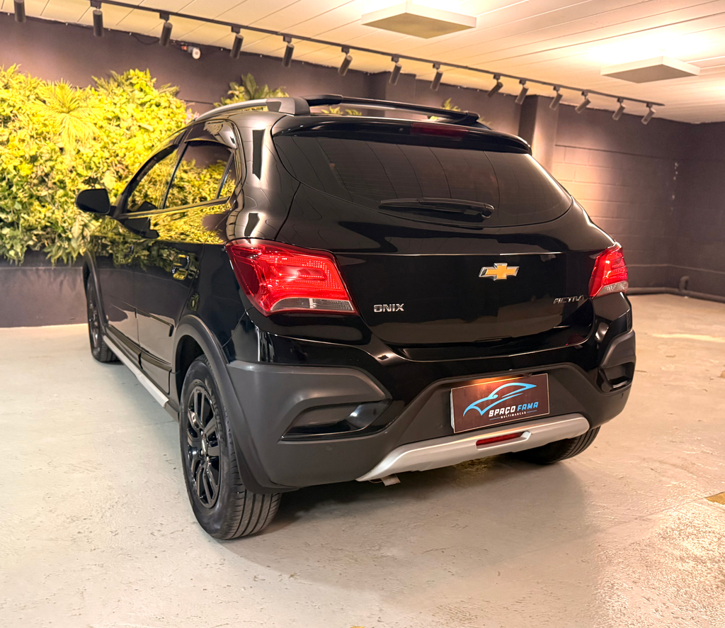 Chevrolet Onix Preto