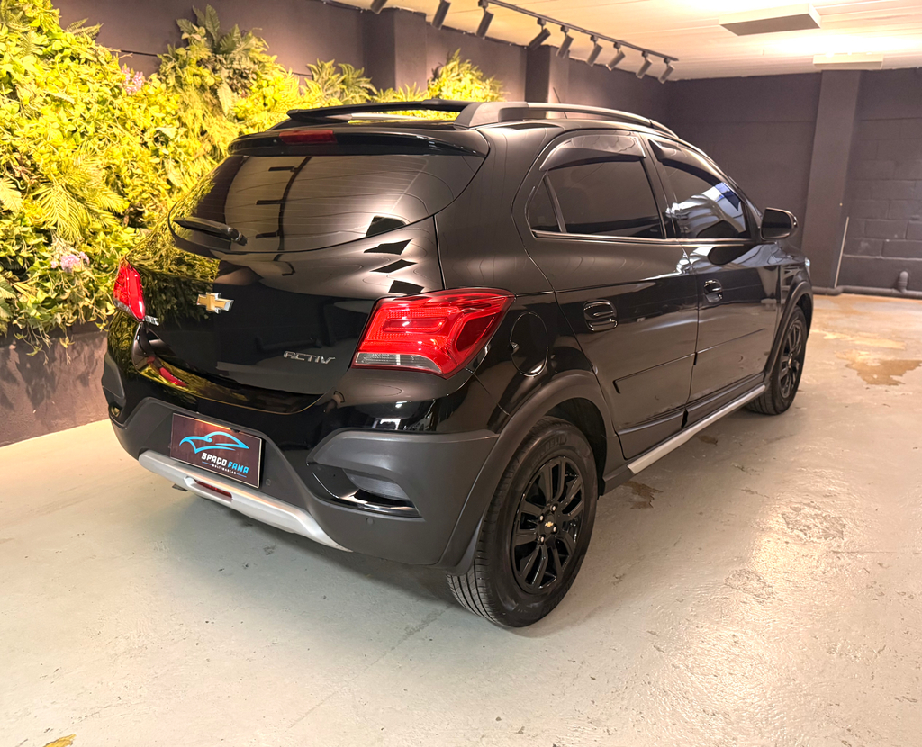 Chevrolet Onix Preto