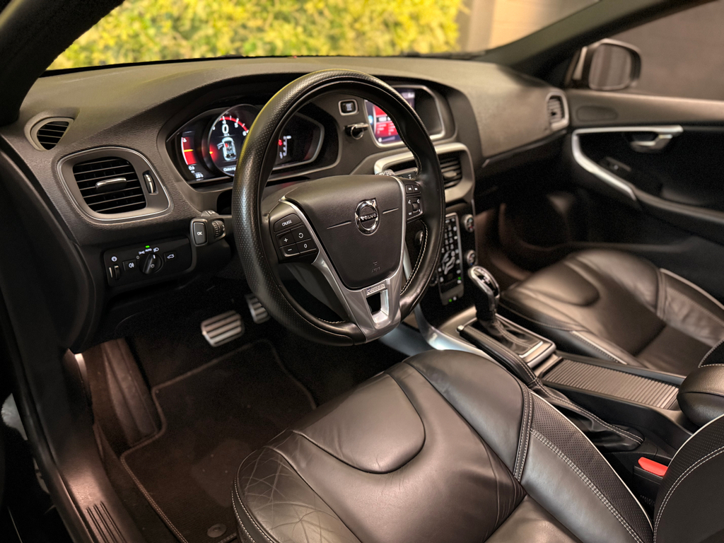 Volvo V40 Preto