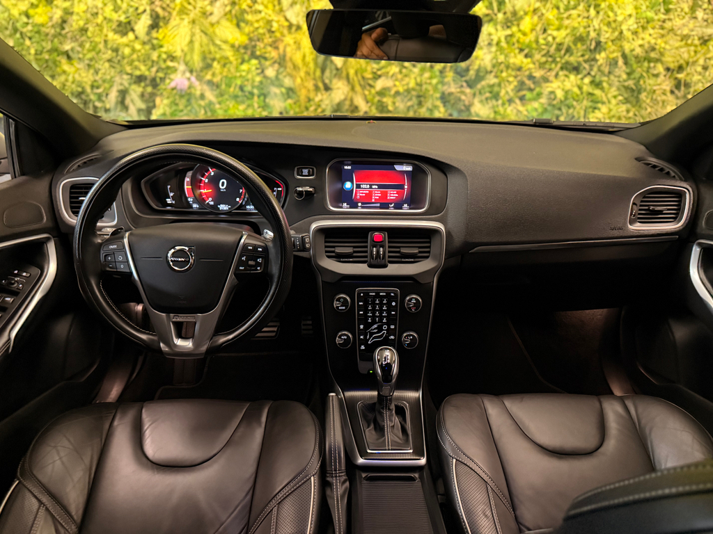 Volvo V40 Preto