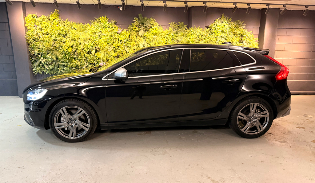 Volvo V40 Preto
