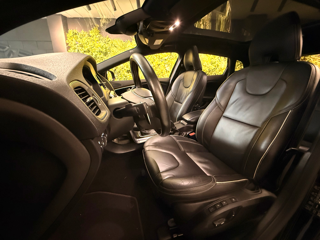 Volvo V40 Preto