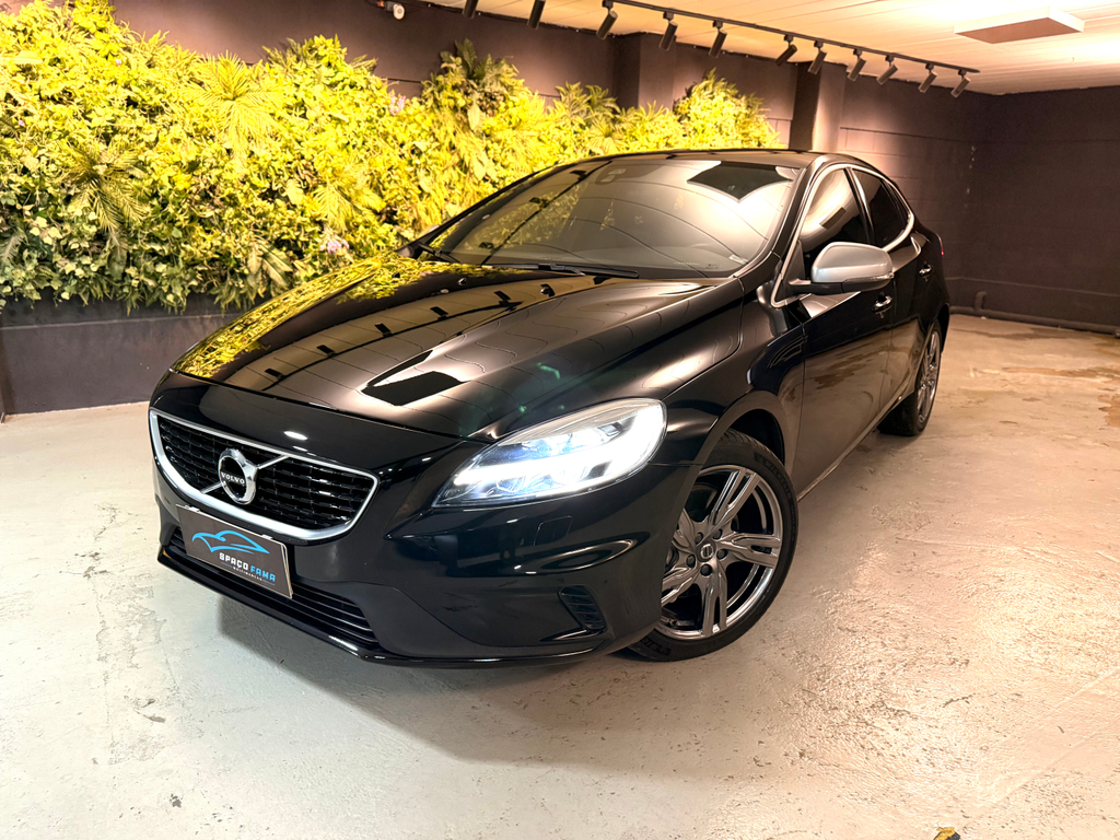 Volvo V40 Preto