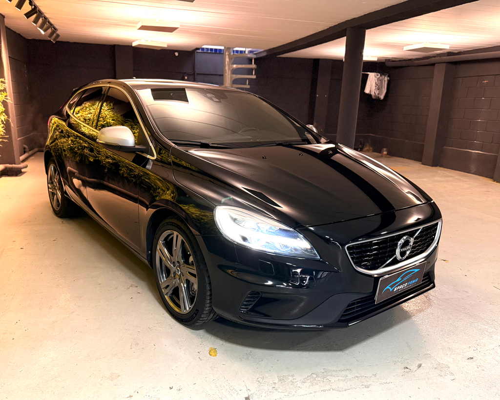 Volvo V40 Preto