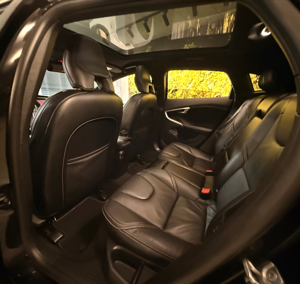 Volvo V40 Preto