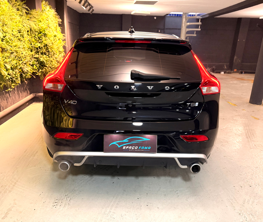 Volvo V40 Preto