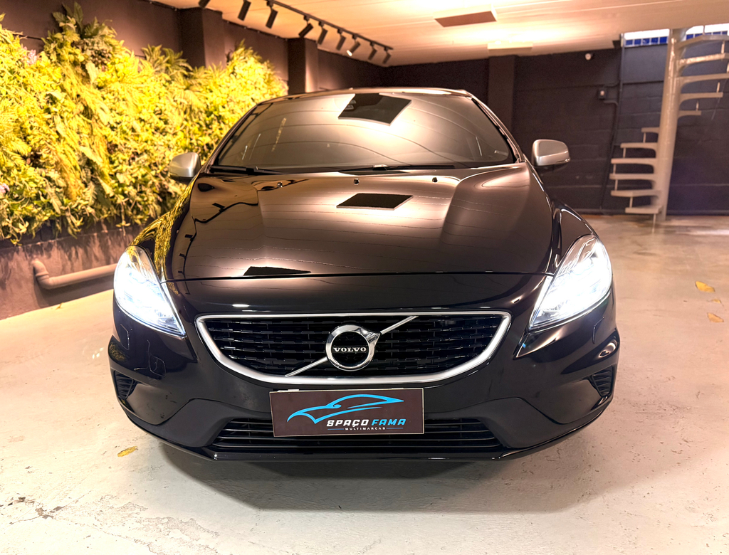 Volvo V40 Preto