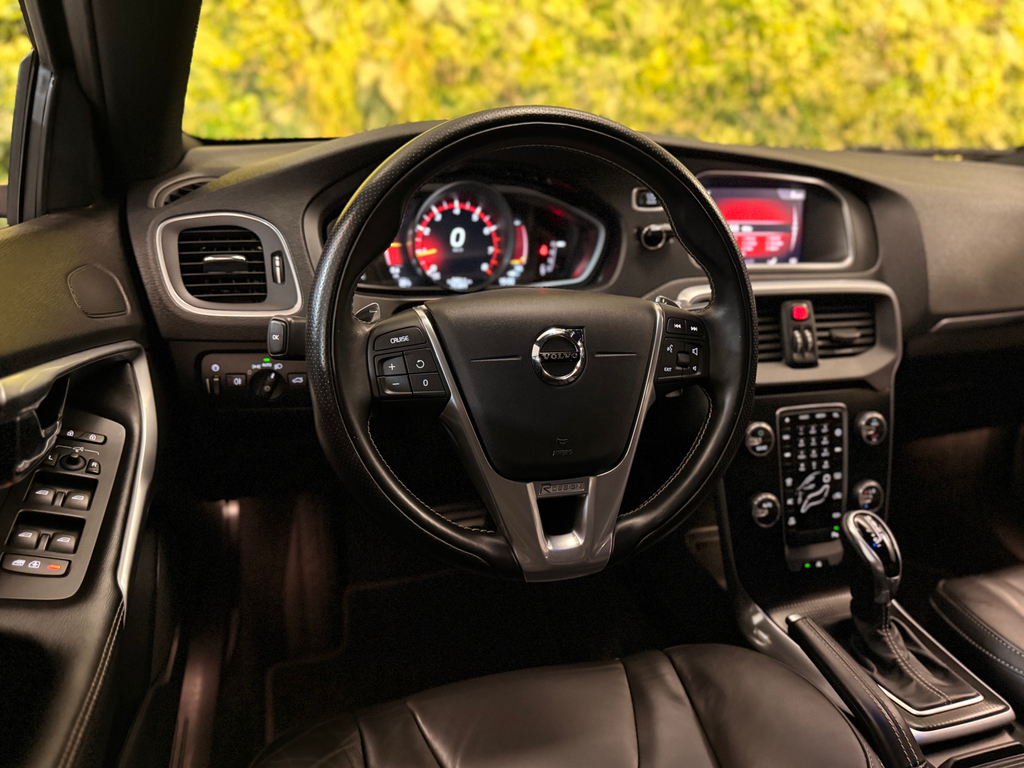 Volvo V40 Preto