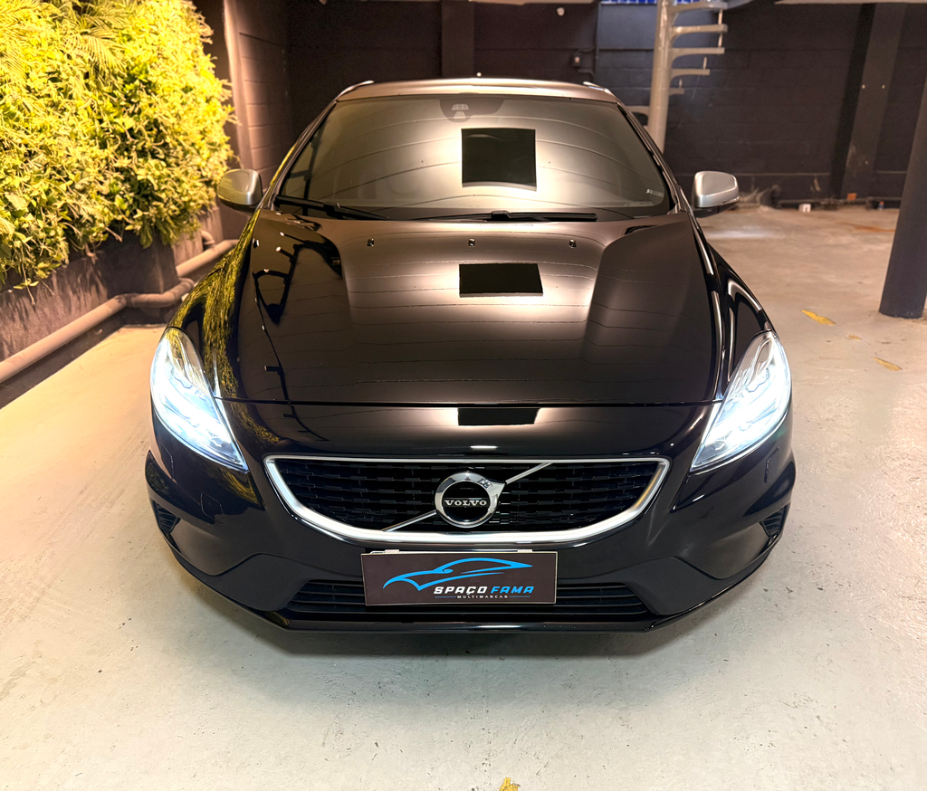 Volvo V40 Preto